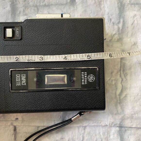 General Electric Vintage 1980s compact Cassette tape player black w/wrist strap - Picture 8 of 10